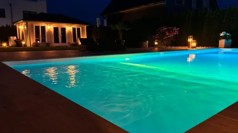 basen z podświetleniem